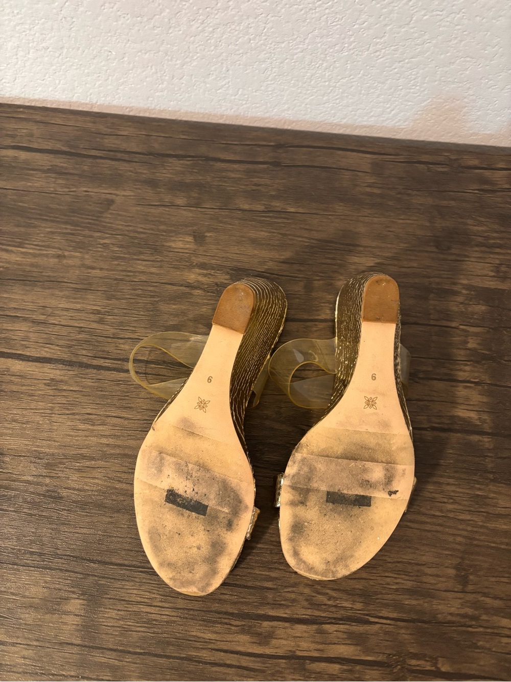 Shoes size 9 - Picture 5 of 6